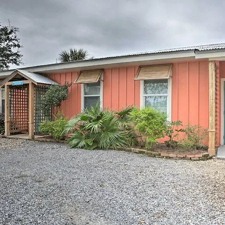 Old Town Getaway, Walk To Shopping, Dining, And Bay! Apartment